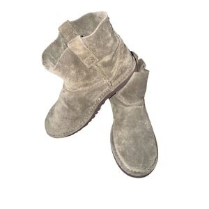 Ugg girls‎ size 5 green mini unlined suede boots